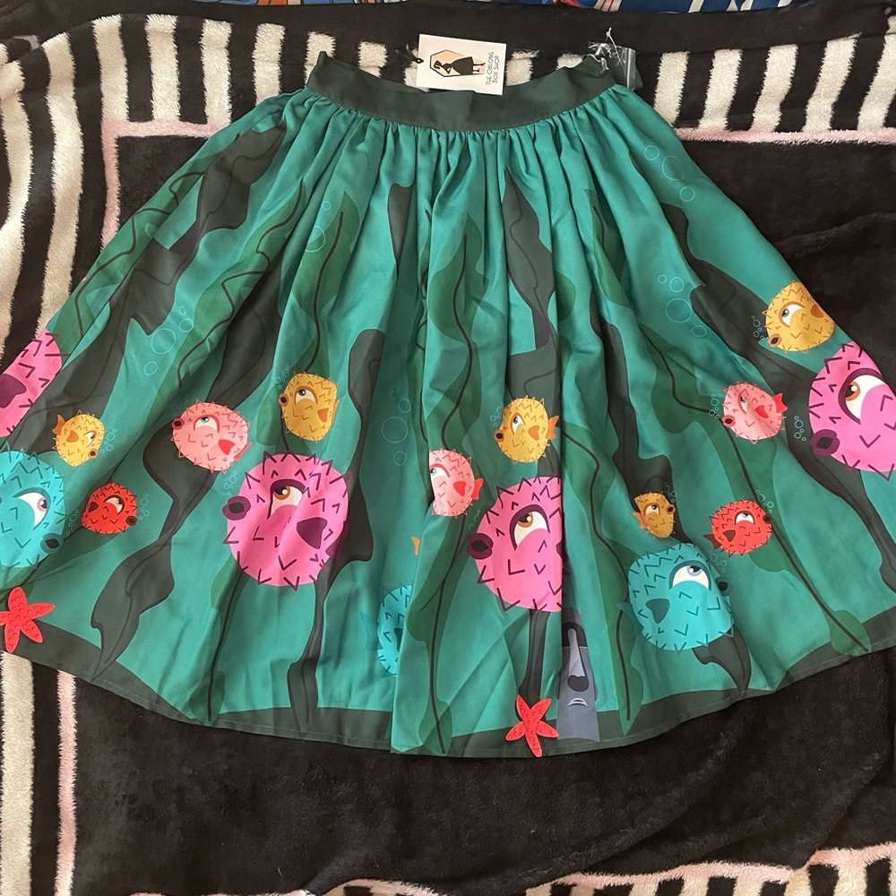 Oblong box shop puffer fish skirt size small